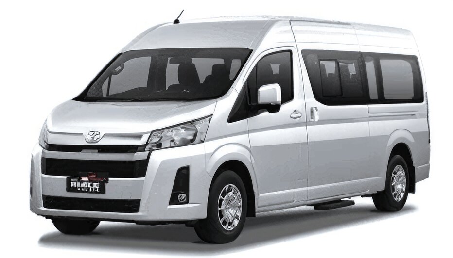Toyota Hiace Premio warna silver difoto dari sudut depan samping, menampilkan desain generasi terbaru dengan bodi lebih besar dan lega dibanding Hiace Commuter, grille depan modern dengan aksen krom, serta kaca jendela lebar di sepanjang kabin. Sebagai armada premium sewa mobil di Medan, Hiace Premio cocok untuk rombongan yang menginginkan kenyamanan lebih tinggi, seperti VIP transport, perjalanan bisnis rombongan, wedding car, hingga city tour ke Danau Toba dan Berastagi dengan kapasitas hingga 13-14 penumpang.